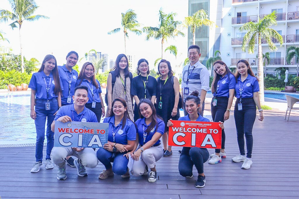 Giáo viên trường CIA
