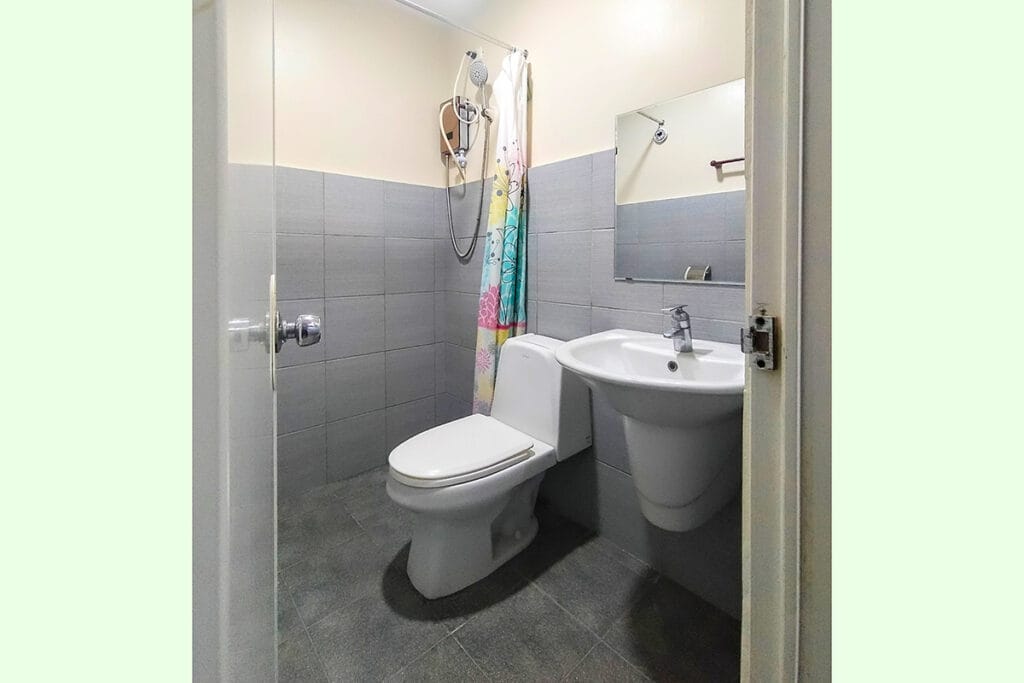 Toilet bên trong xá trường HELP Clark