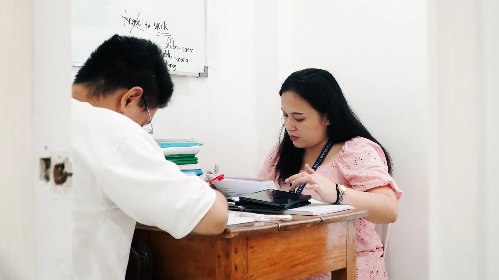 Lớp học 1 kèm 1 tại trường Anh ngữ FELLA 2