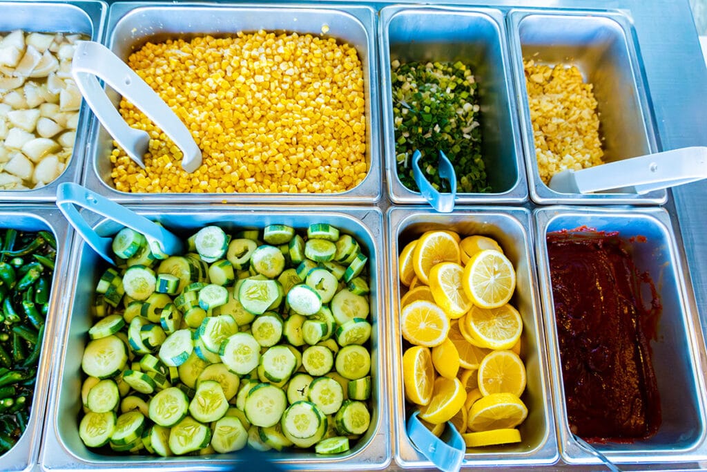 Quầy salad trường B'Cebu