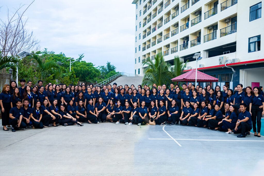 Đội ngũ trường Anh ngữ B'Cebu