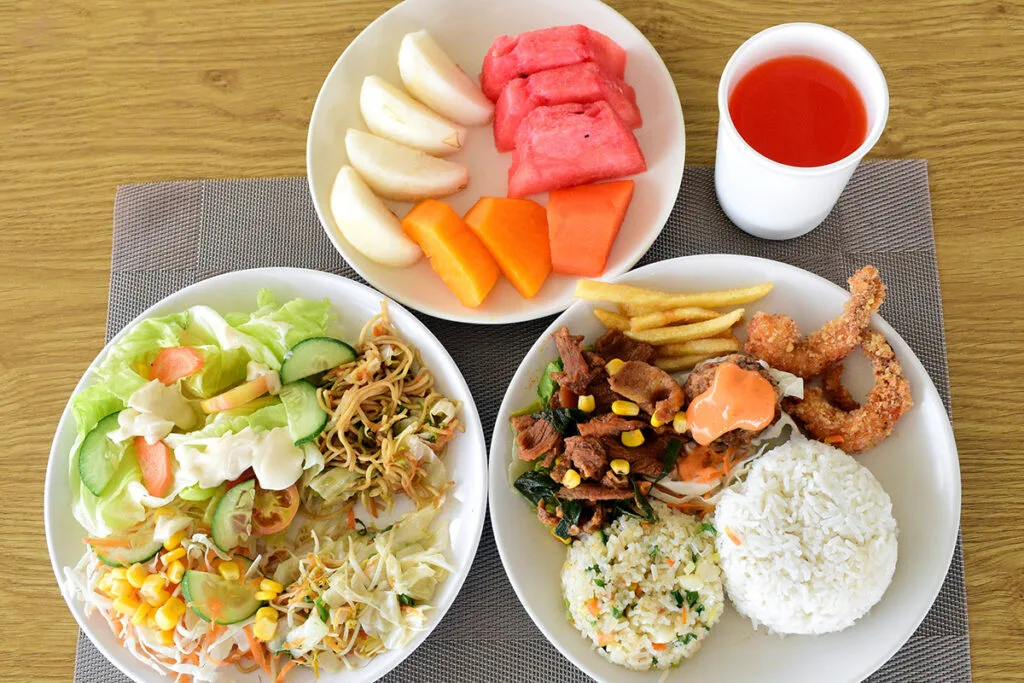 Bữa Trưa Tại Trường Anh Ngữ Hla