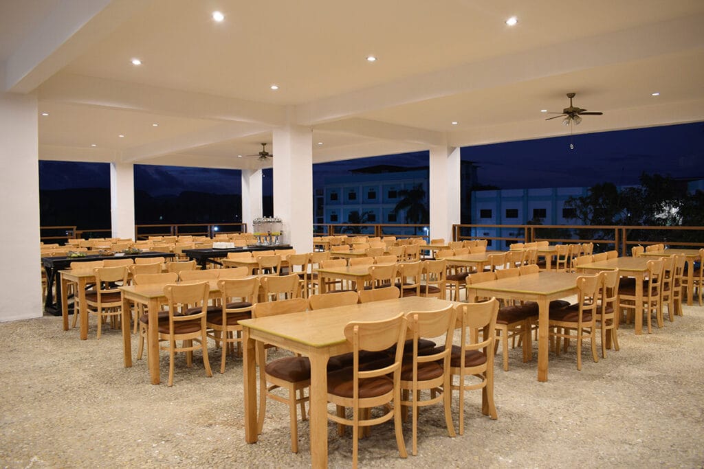 Nhà ăn tại trường Anh ngữ HLA