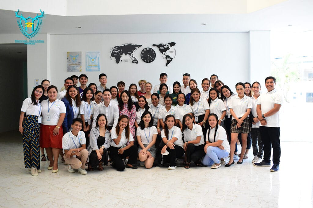 Đội ngũ giáo viên trường Anh ngữ HLA cùng học viên