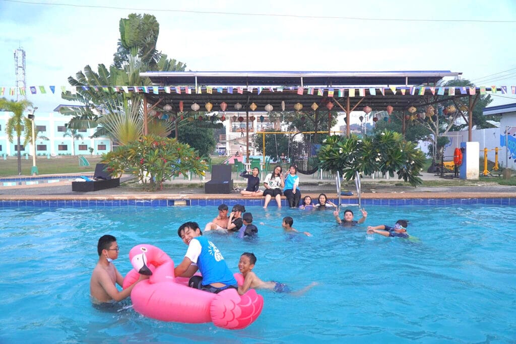 Hoạt động bơi lội trường HLA