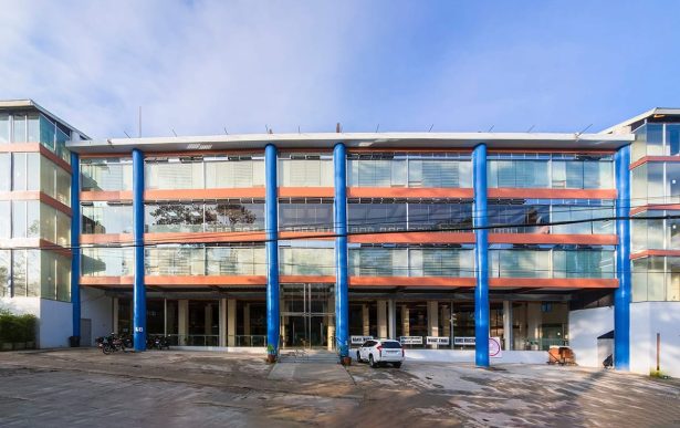 Học bổng tường Anh ngữ Pines