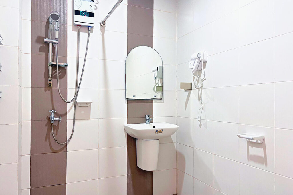 Phòng tắm trường Anh ngữ GLC