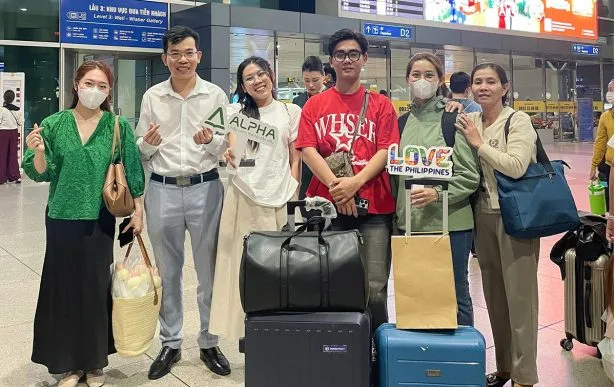 tiễn học viên ra sân bay