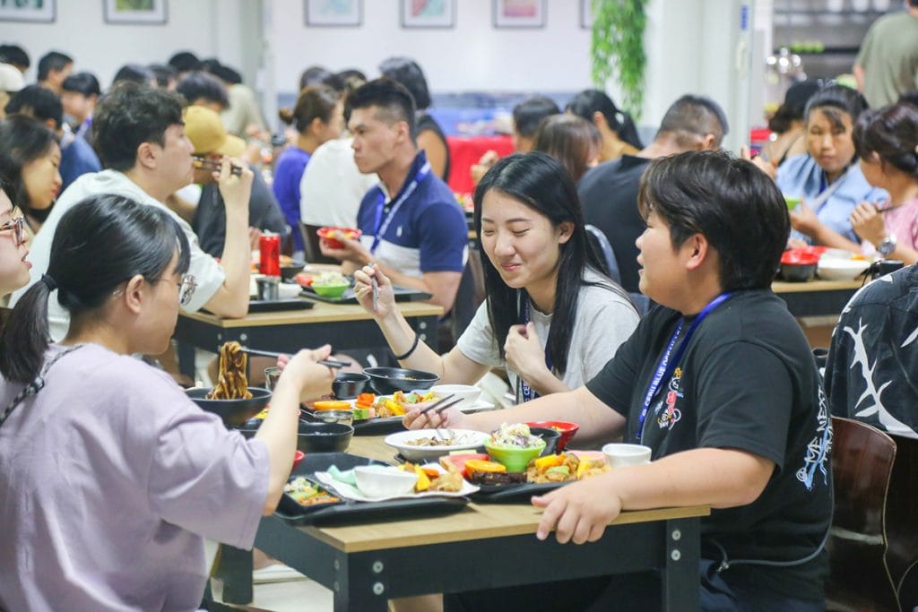 Bua An Truong Anh Ngu Cebu Blue Ocean4