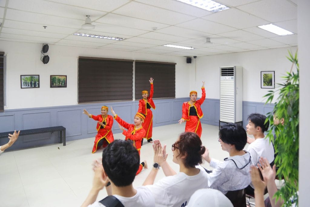 Hoat Dong Truong Anh Ngu Cebu Blue Ocean1