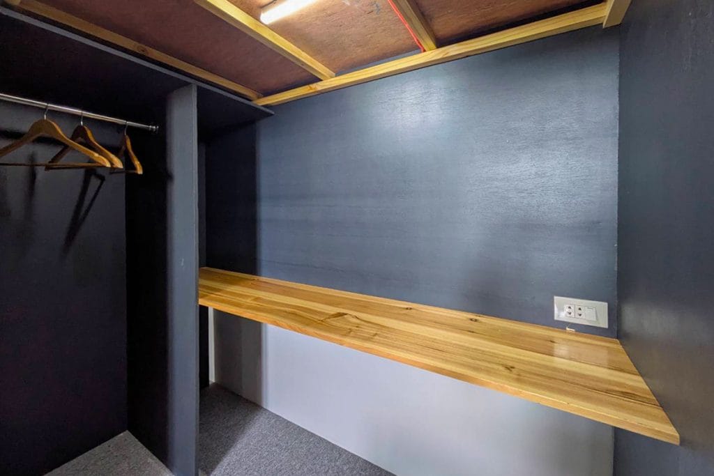 Bàn Học Ký Túc Xá Phòng 4 Trường Anh Ngữ Cwa