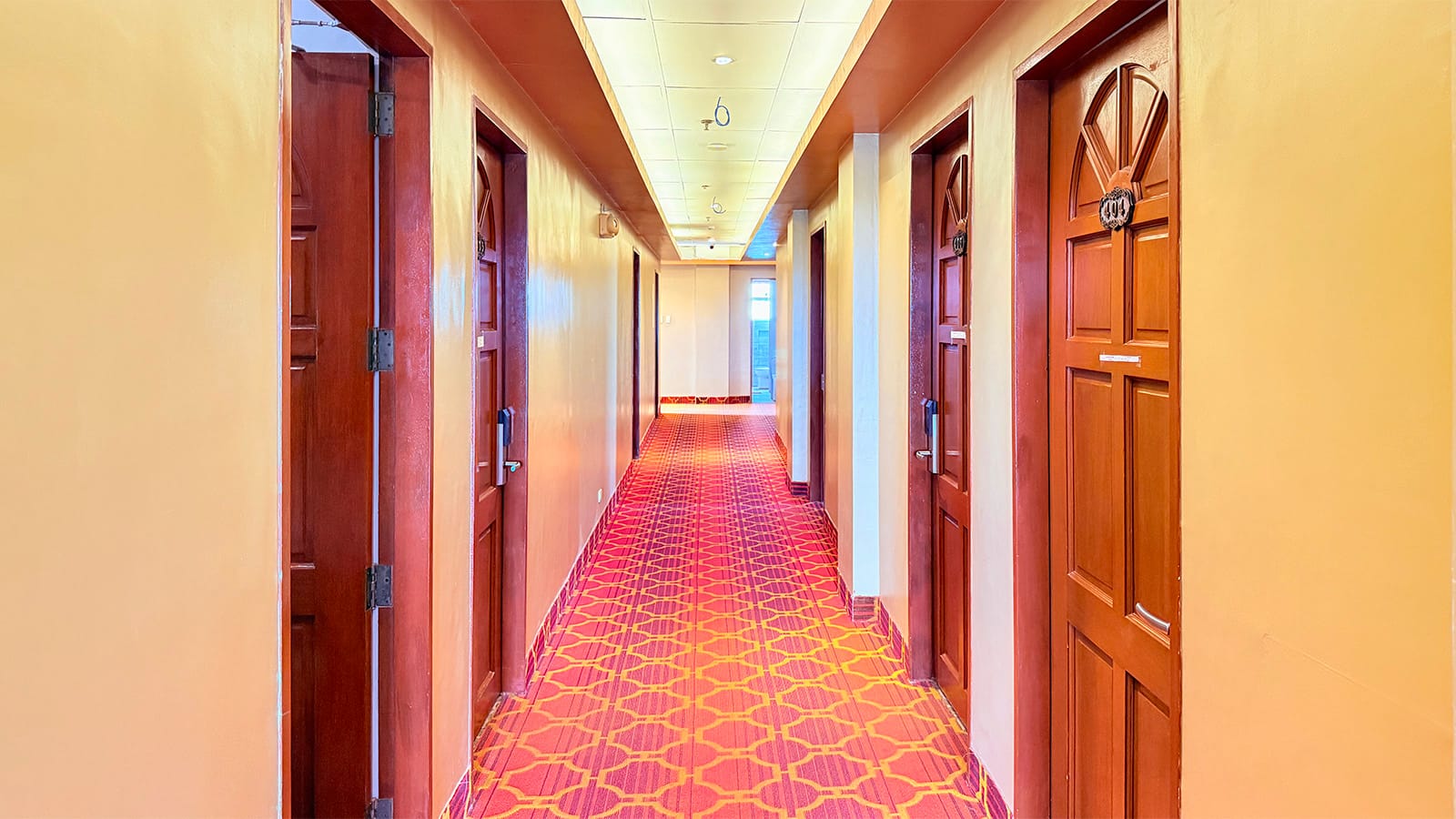 Hành lang ký túc xá trường Anh ngữ Curious World Academy