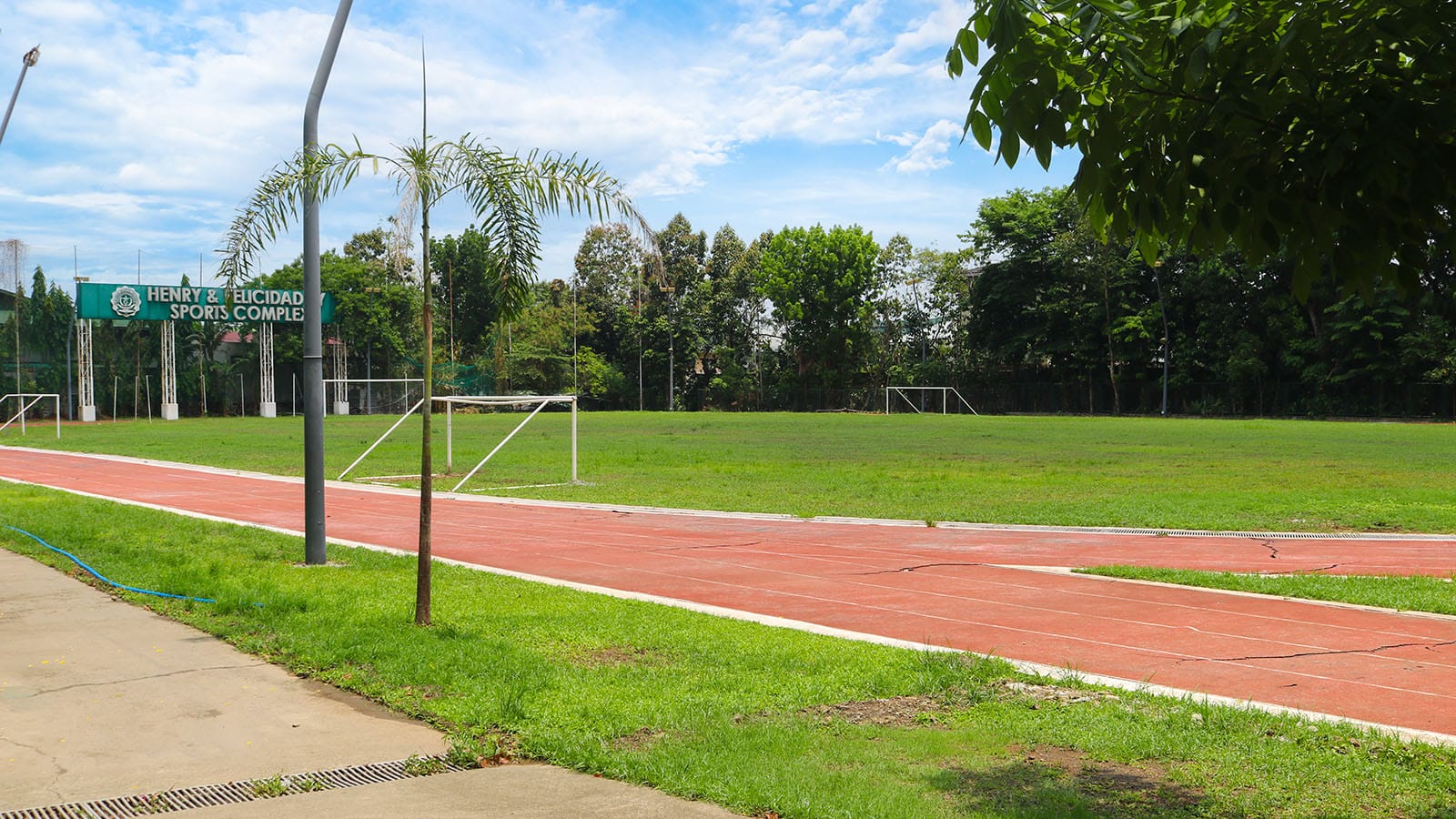 Sân bóng đá trung tâm Anh ngữ Lasallian (LLC)