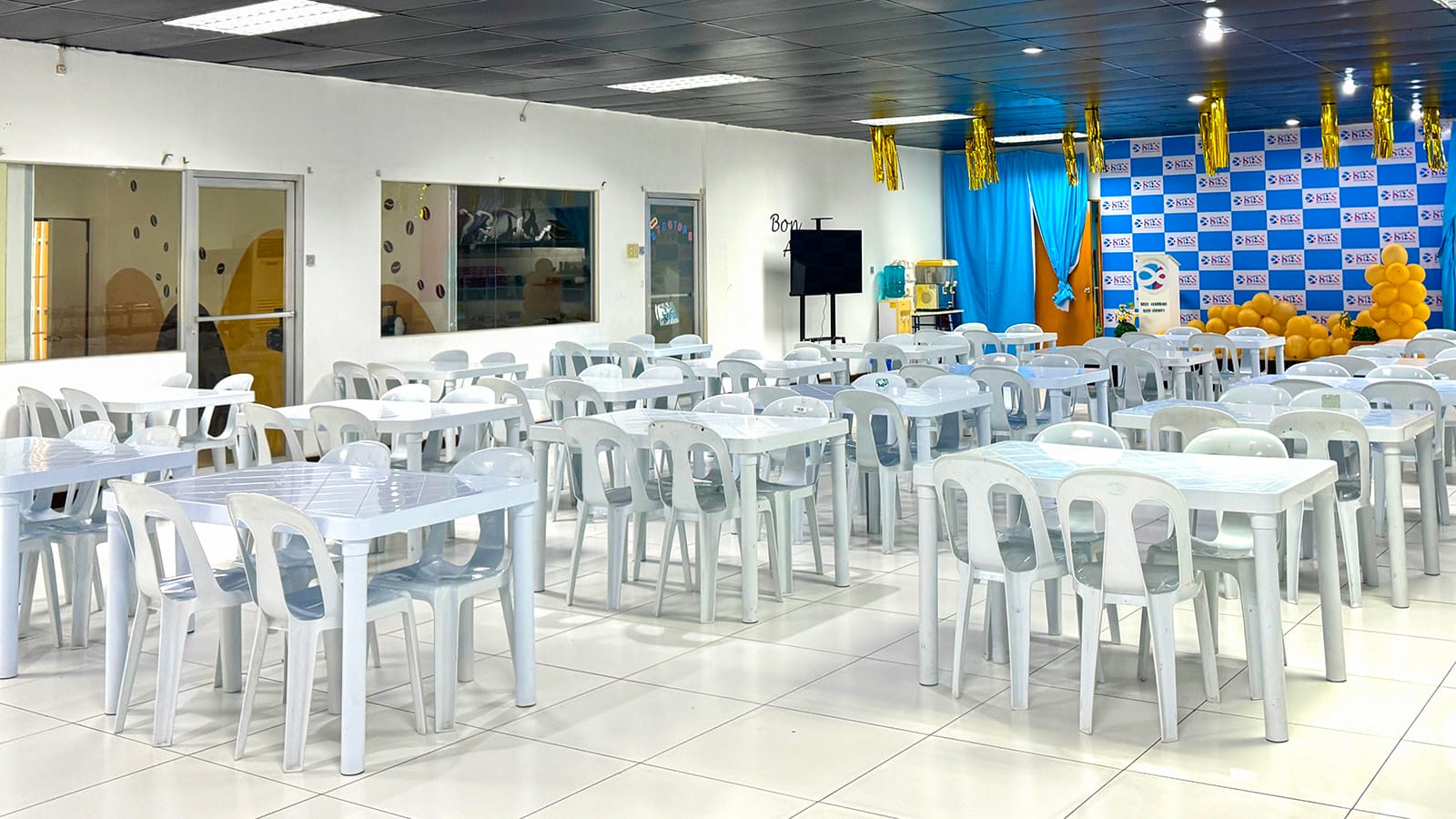 Hội trường trường Anh ngữ BTES