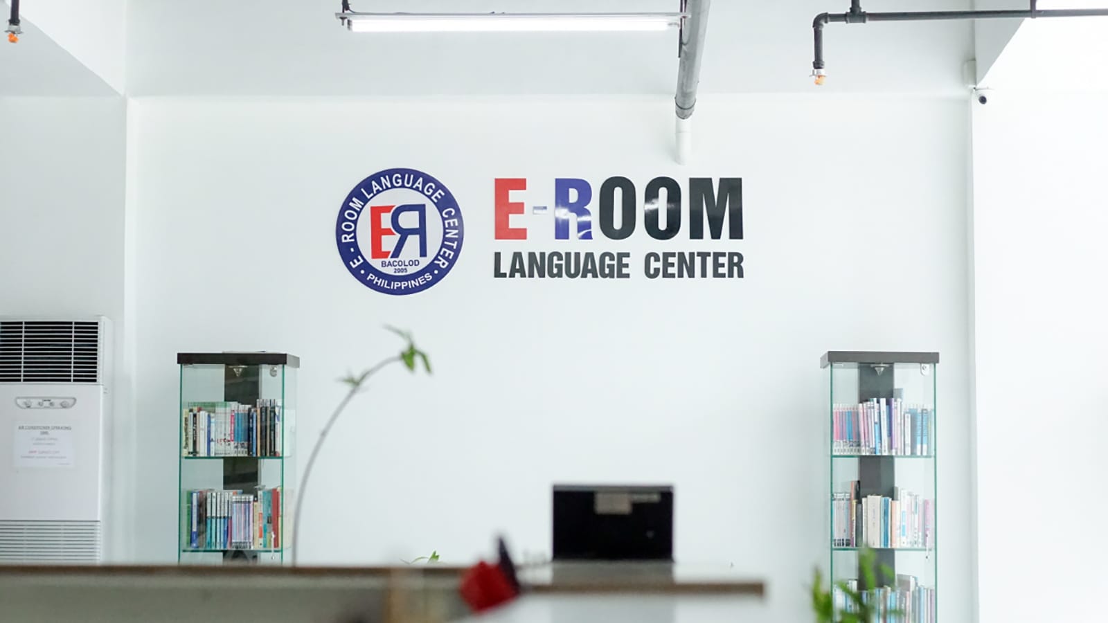 Lobby trường Anh ngữ E-ROOM