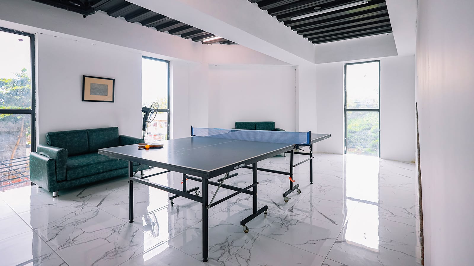 Phòng giải trí trường Anh ngữ E-ROOM