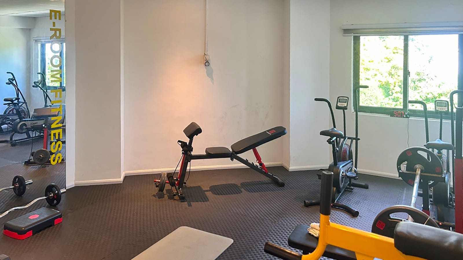 Phòng Gym trường Anh ngữ E-ROOM